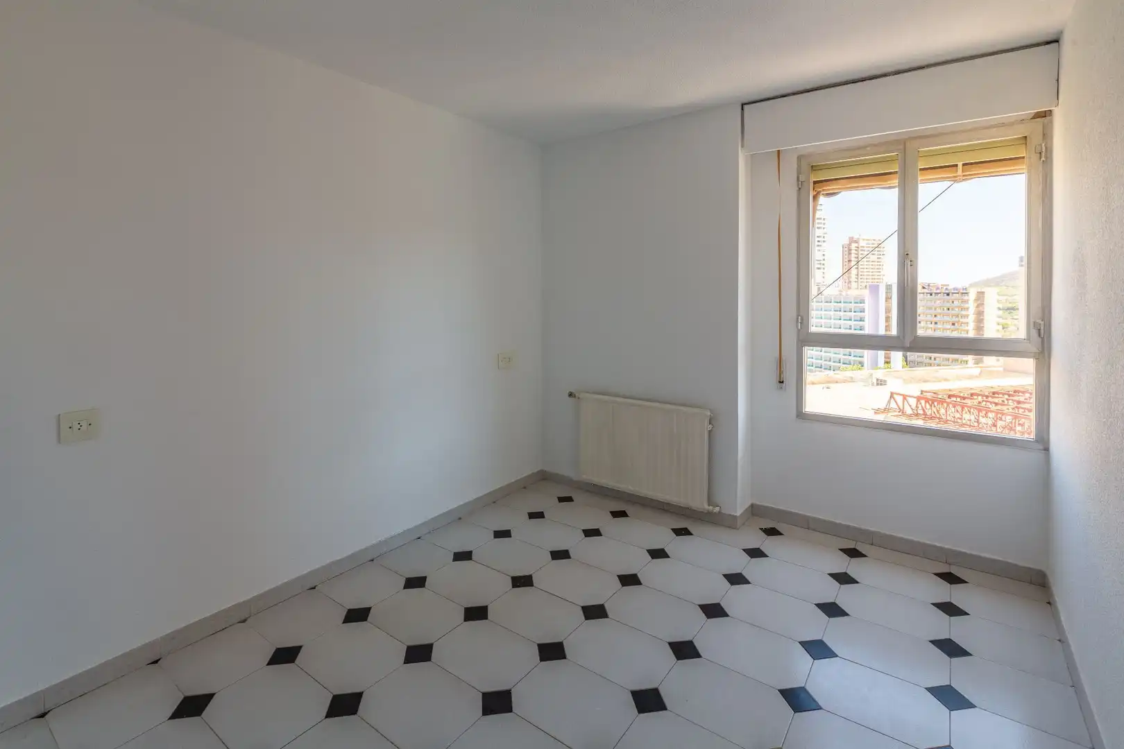 Habitación de Piso en venta en Benidorm con Aire acondicionado, Calefacción y Piscina comunitaria