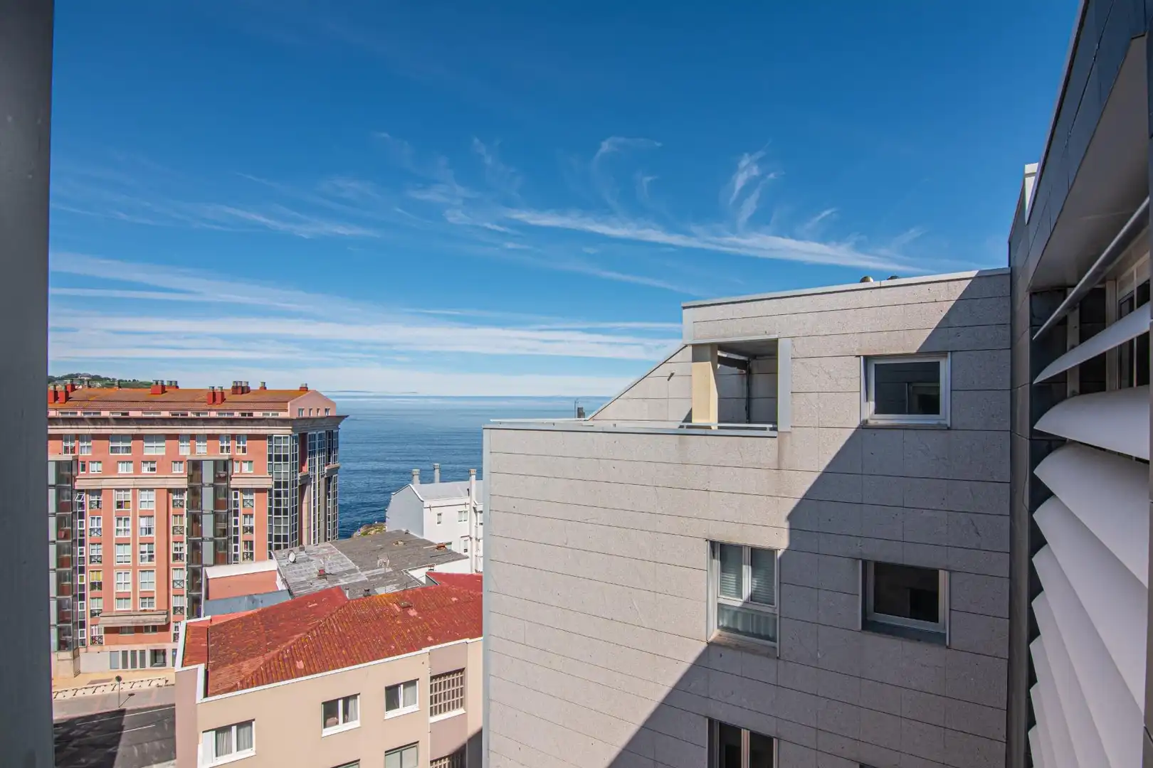Vista exterior de Àtic en venda en A Coruña Capital  amb Calefacció, Parquet i Terrassa
