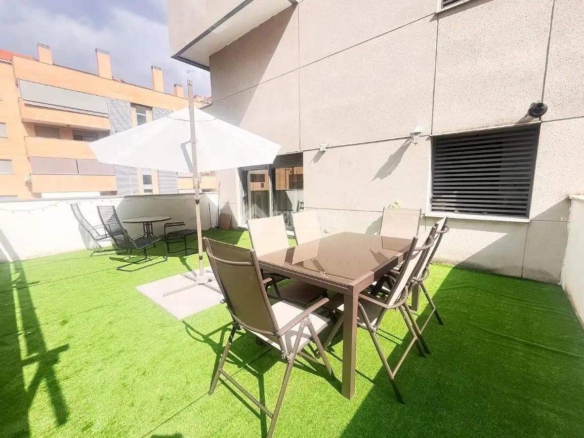 Terraza de Piso en venta en Navalcarnero con Aire acondicionado, Trastero y Piscina comunitaria