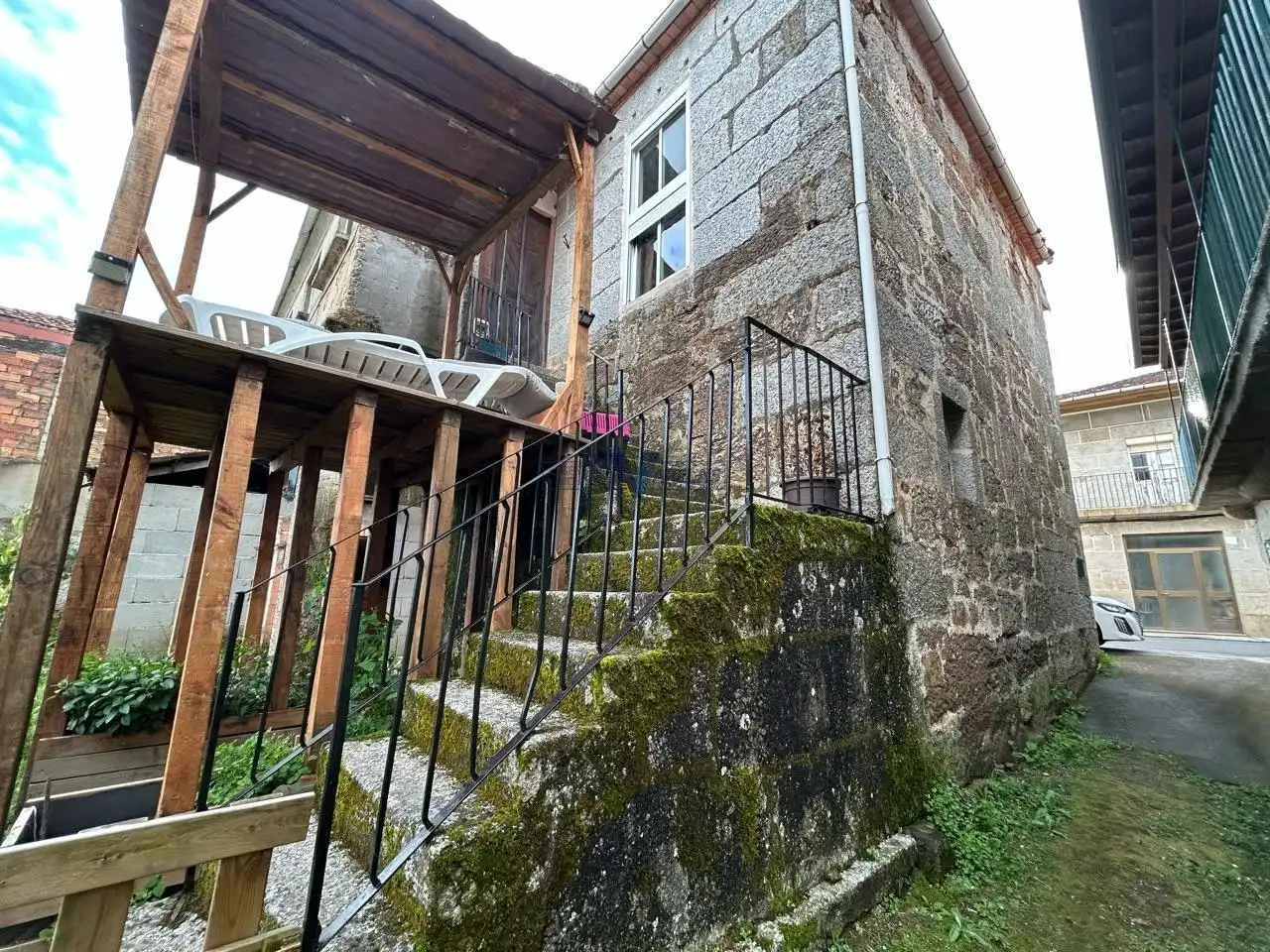Außenansicht von Haus oder Chalet zum Verkauf in Cenlle mit Privatgarten