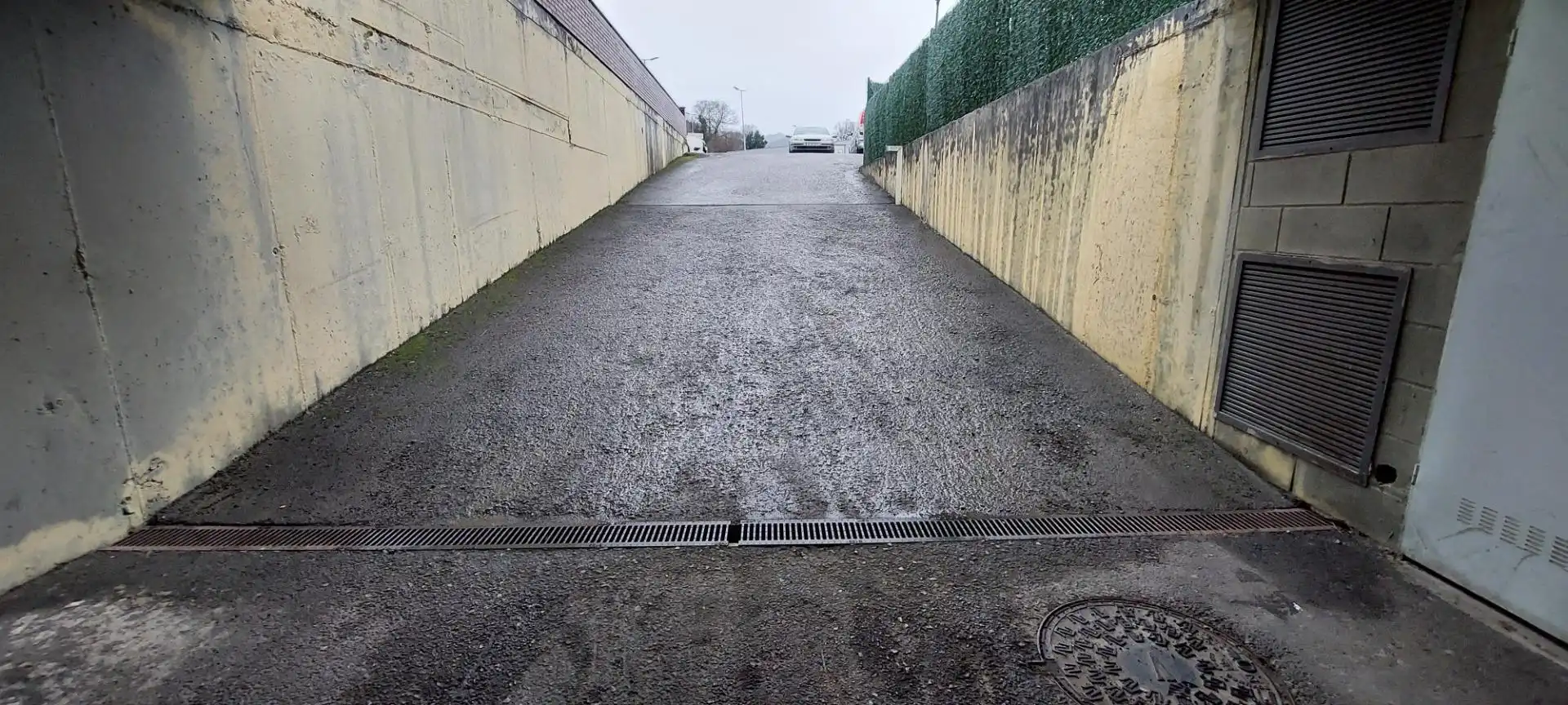 Außenansicht von Garage zum Verkauf in Puente Viesgo