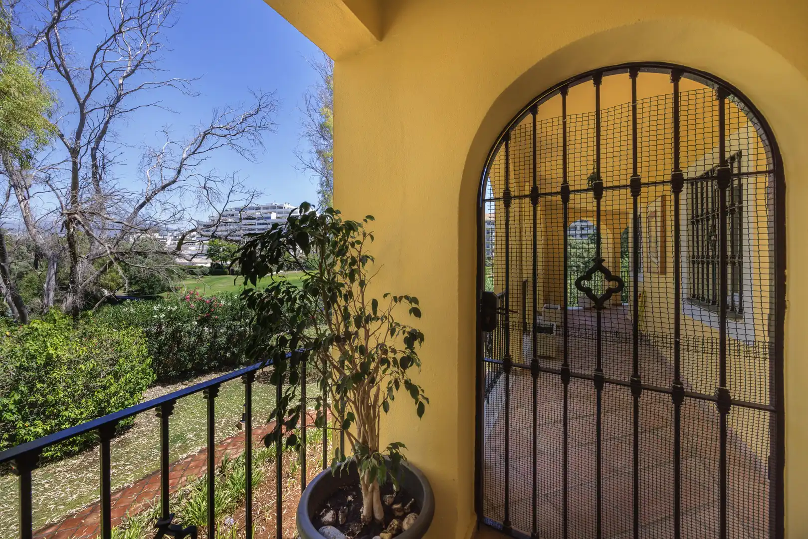 Wohnungen zum Verkauf in Marbella mit Klimaanlage, Terrasse und Schwimmbad