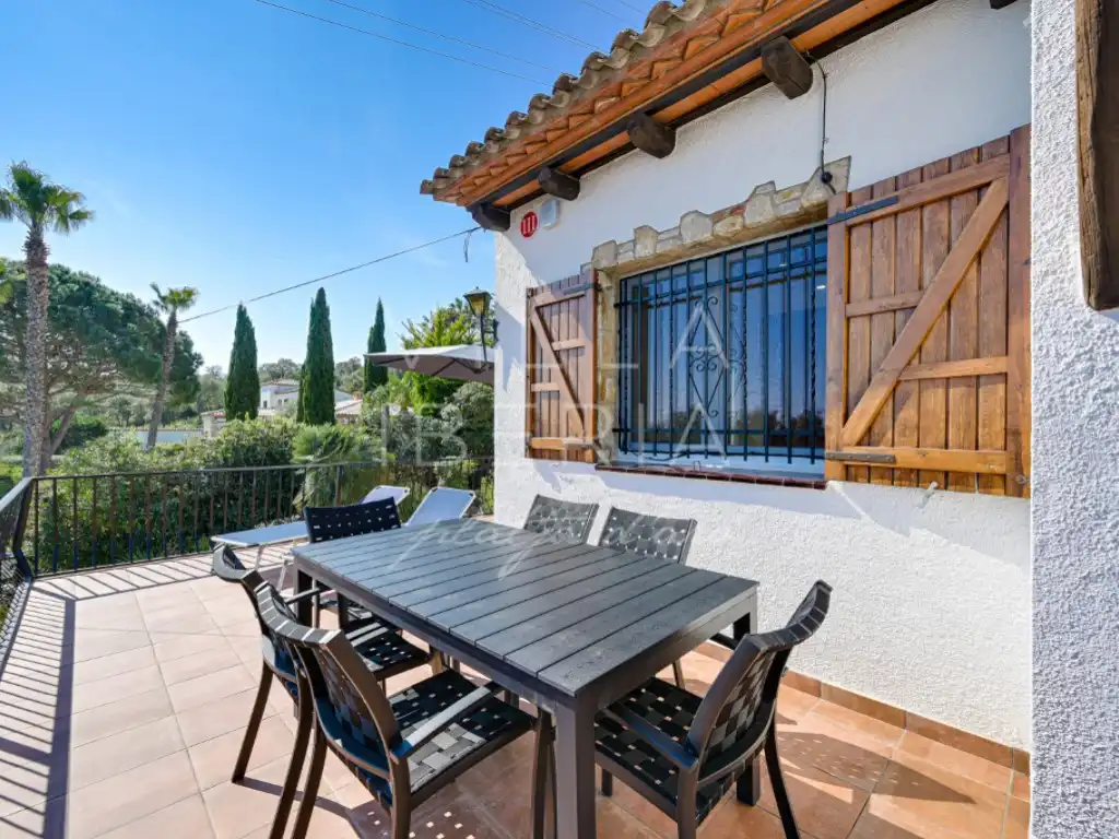 Vista exterior de Casa o chalet en venta en Castell d'Aro, Platja d'Aro i s'Agaró con Aire acondicionado, Calefacción y Jardín privado