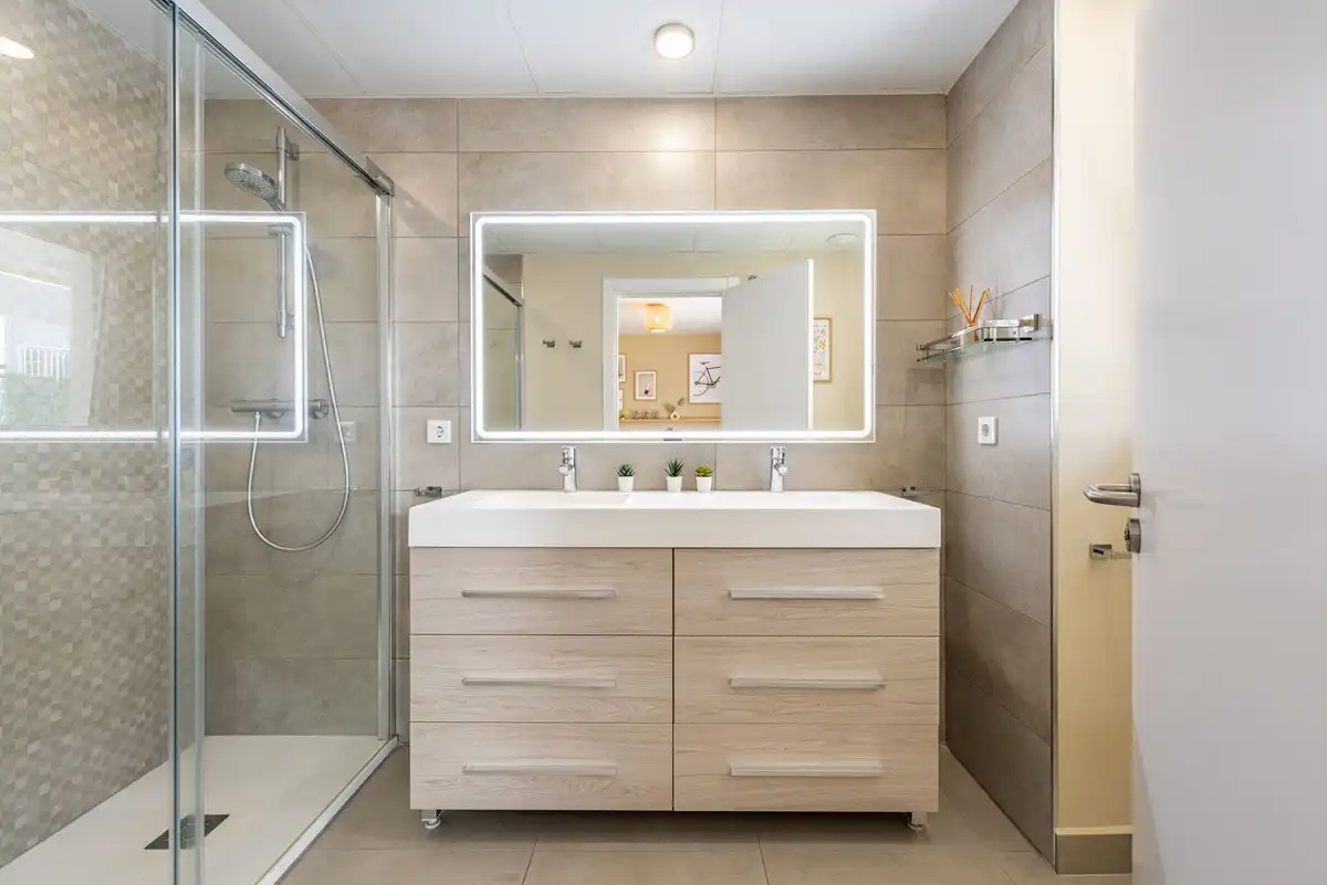 Baño de Piso de alquiler en Benahavís con Aire acondicionado, Terraza y Trastero