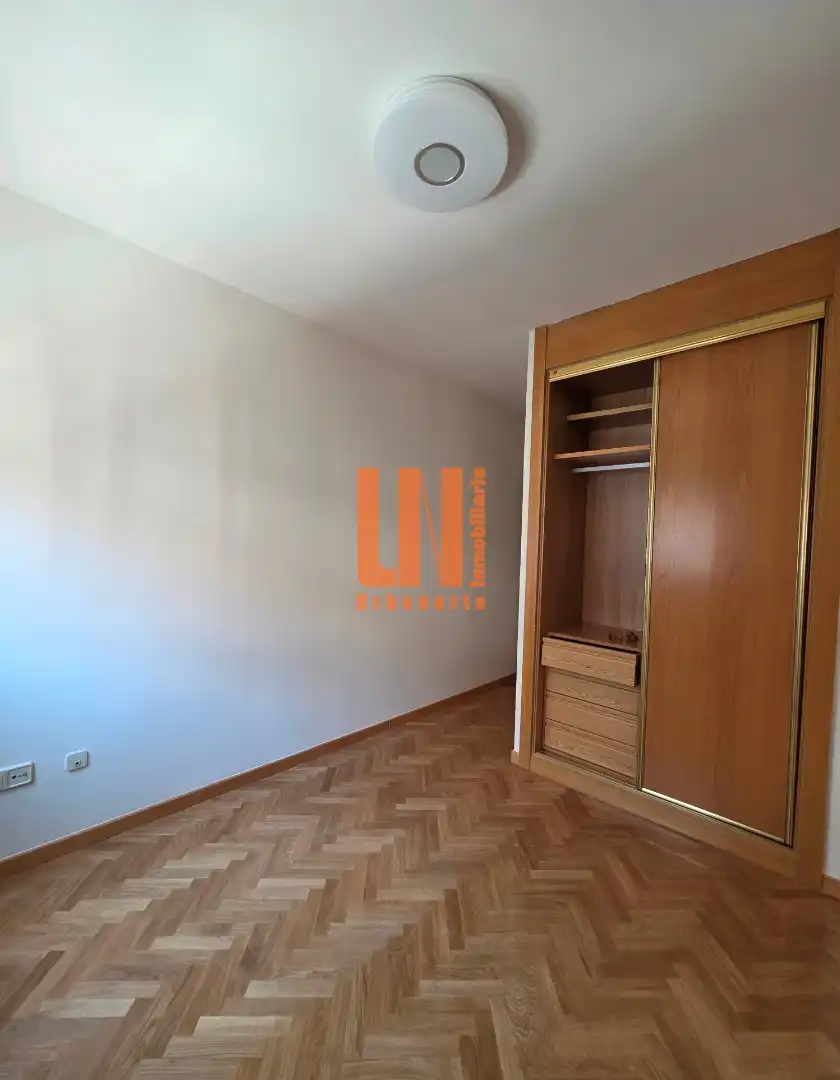Bedroom of Flat for rent in Madrid  with Air Conditioner, Heating and Parquet flooring