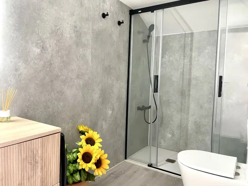 Badezimmer von Wohnungen zur Miete in Benicasim / Benicàssim mit Klimaanlage, Privatgarten und Terrasse