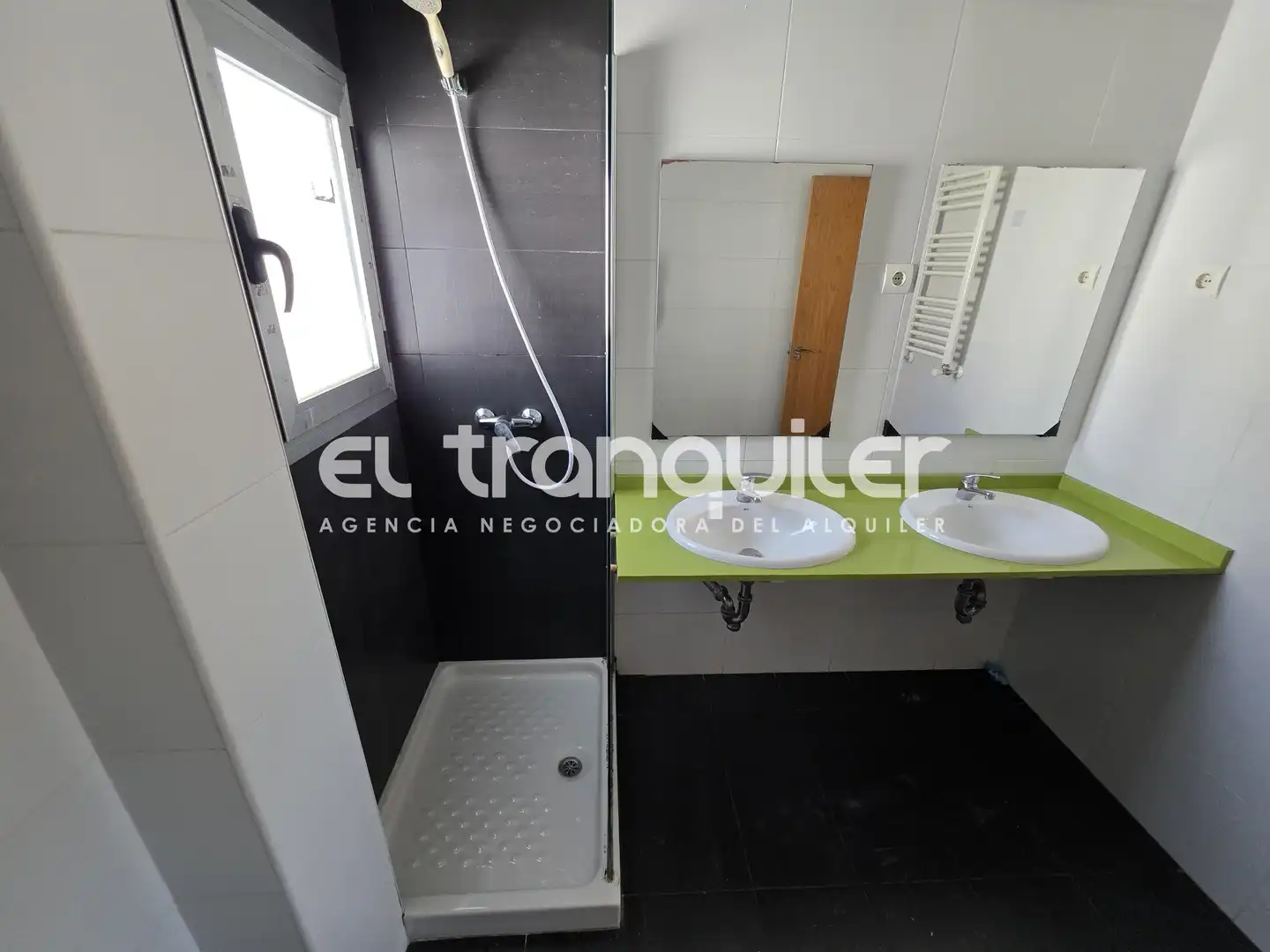 Bathroom of Flat for rent in Madrid  with Air Conditioner, Parquet flooring and Terrace