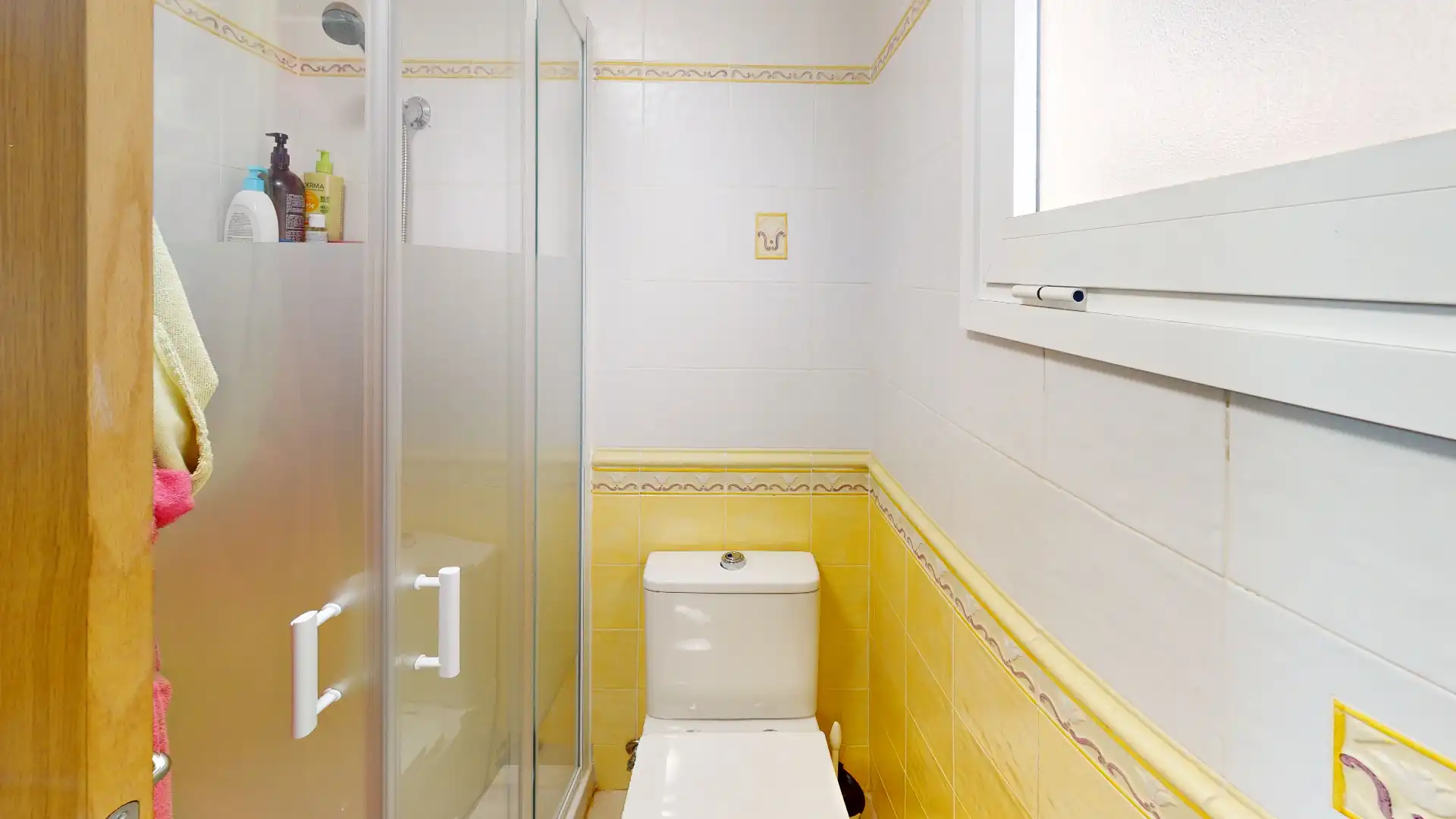 Bathroom of Flat for sale in Elche / Elx  with Furnished