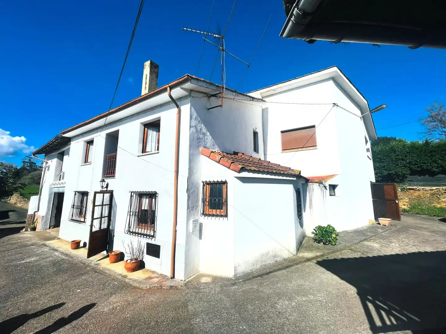 Vista exterior de Casa o xalet en venda en Llanera amb Traster
