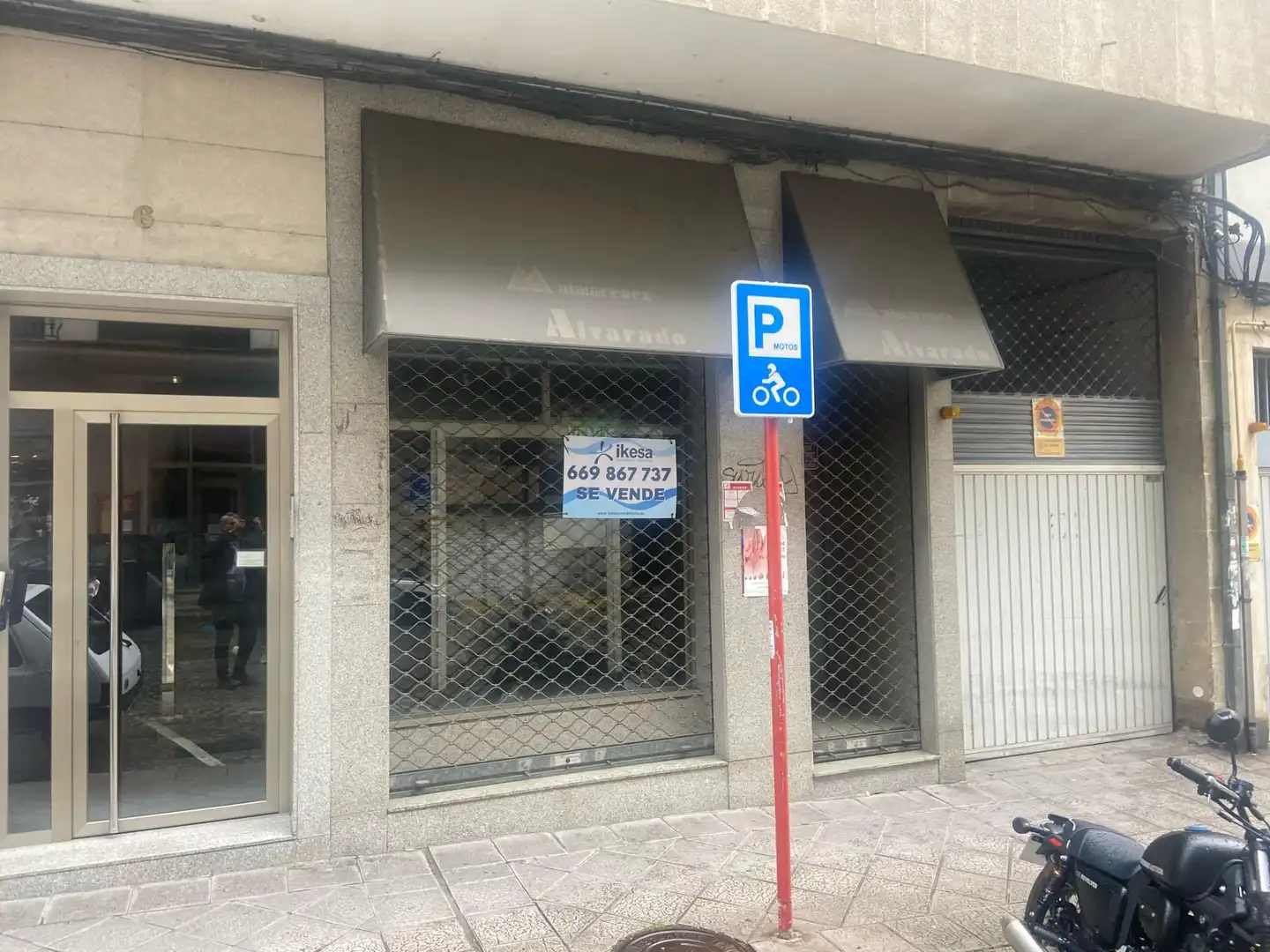 Aparcament de Local en venda en Ourense Capital 