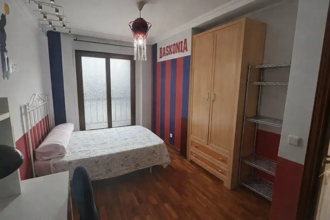 Habitación de Casa adosada en venta en Salvatierra / Agurain con Calefacción y Jardín privado