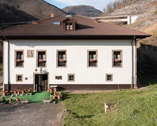 Vista exterior de Finca rústica en venda en Lena amb Aire condicionat, Terrassa i Balcó