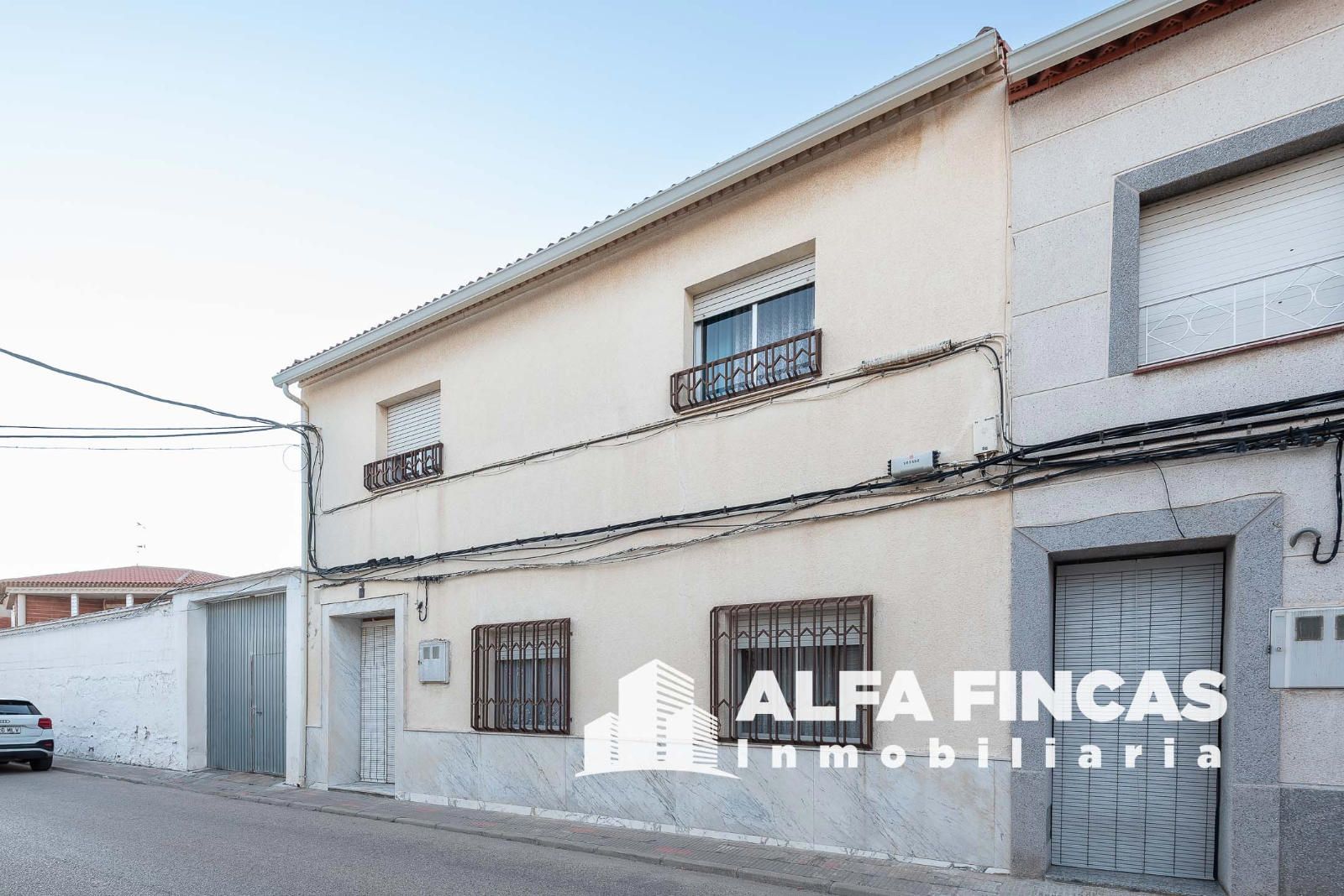 Vista exterior de Casa o xalet en venda en El Provencio   amb Calefacció, Jardí privat i Traster