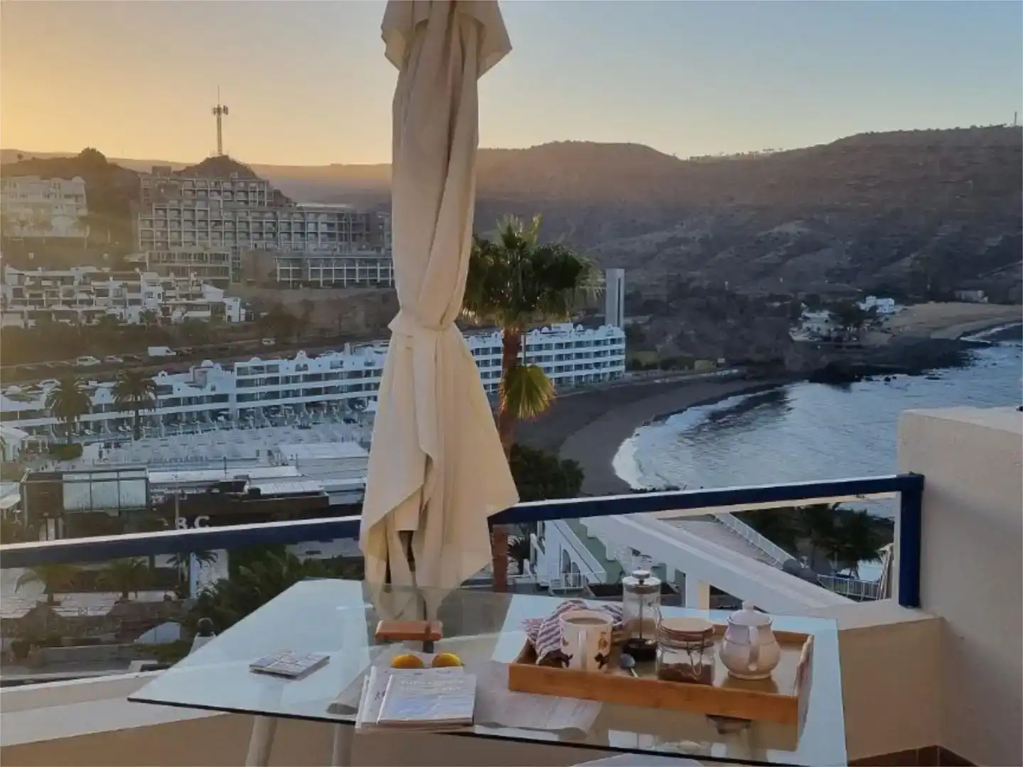 Terrasse von Wohnung zur Miete in Mogán mit Klimaanlage, Privatgarten und Schwimmbad