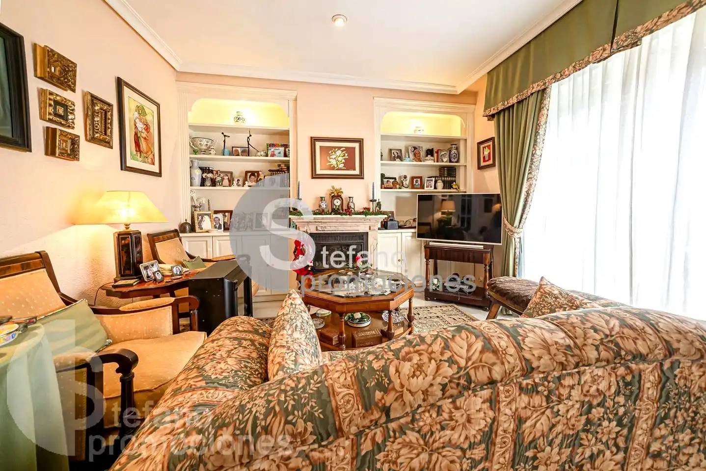 Sala d'estar de Casa adosada en venda en Málaga amb Aire condicionat, Terrassa i Traster
