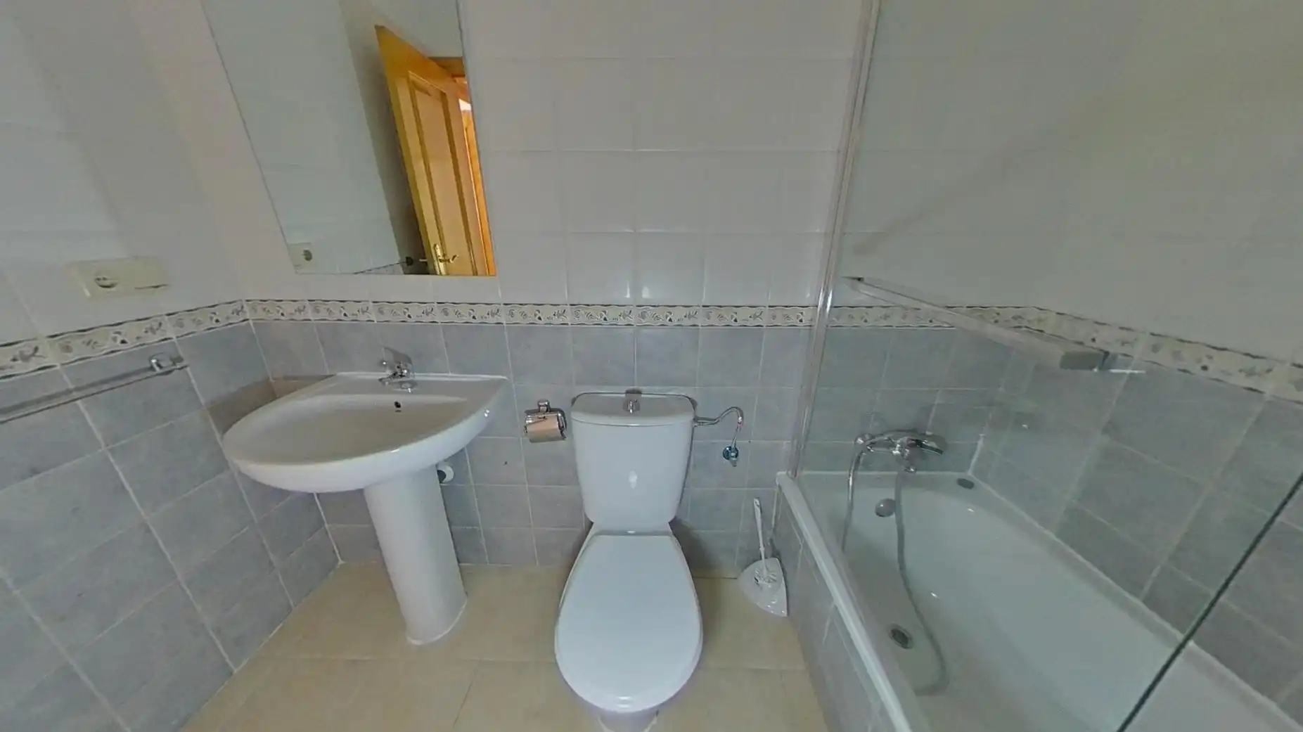 Baño de Piso en venta en Torrevieja con Piscina