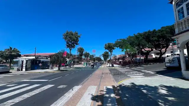 Local comercial en venda a Avenida del Océano 78, imagen 2