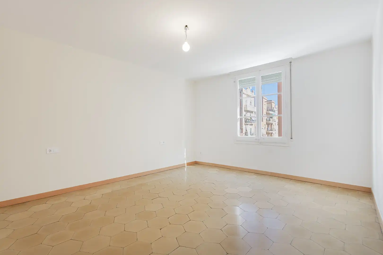 Bedroom of Flat for sale in Barcelona