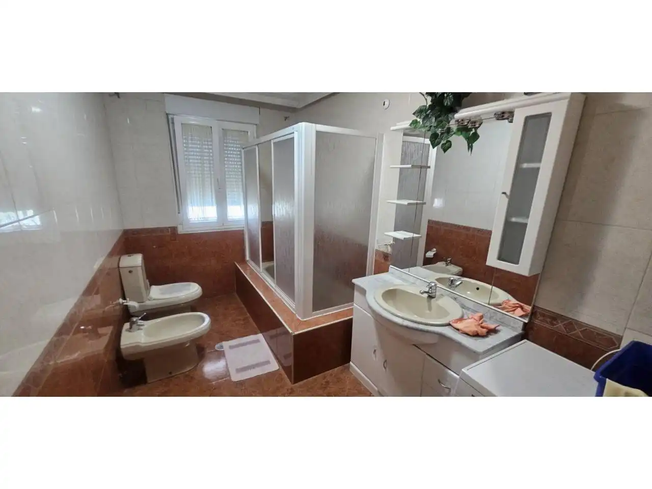 Baño de Casa adosada en venta en Sariegos con Calefacción, Parquet y Terraza