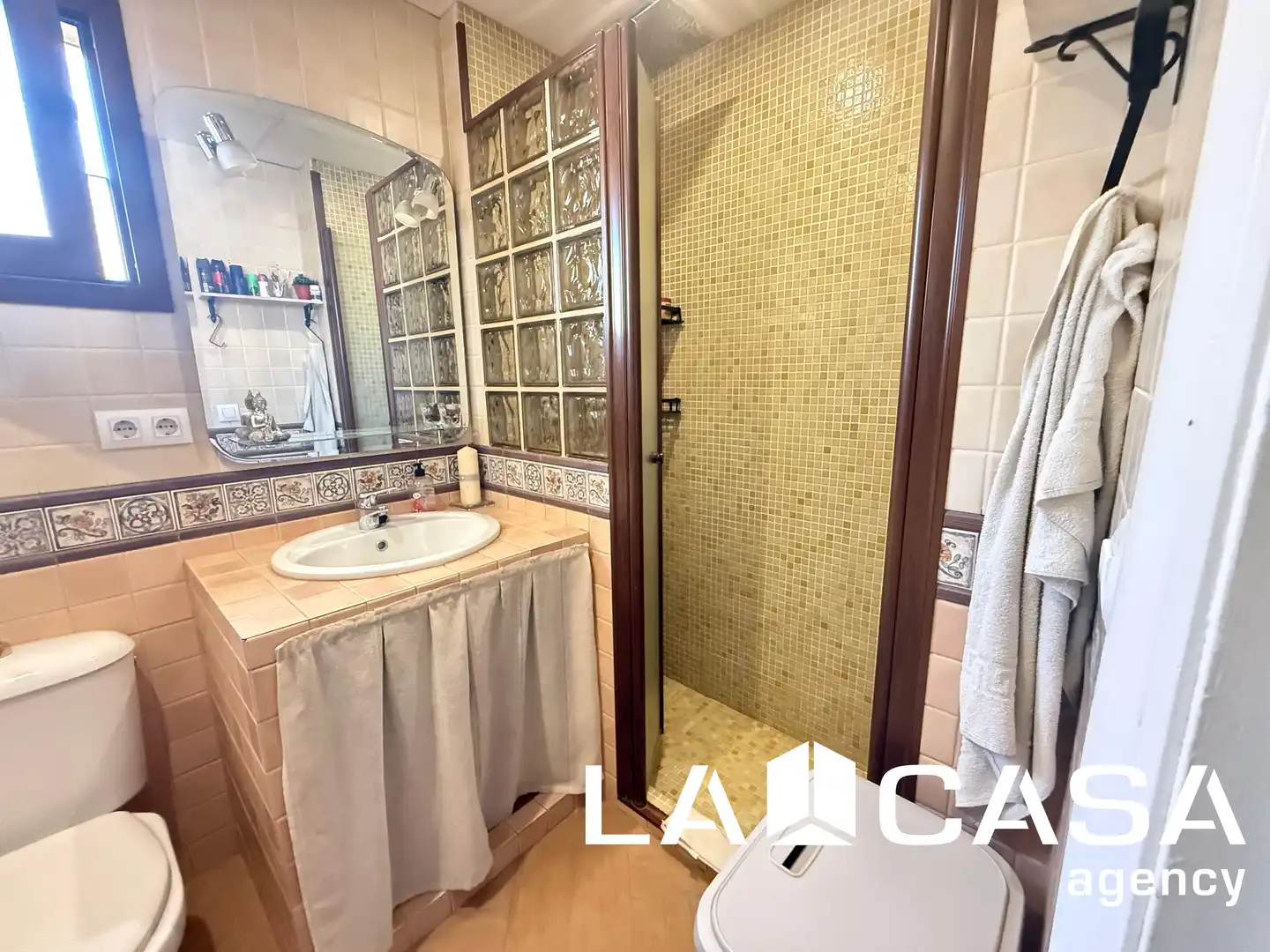 Bathroom of Detached homes for sale in Dos Hermanas  with Air Conditioner, Terrace and Storage room