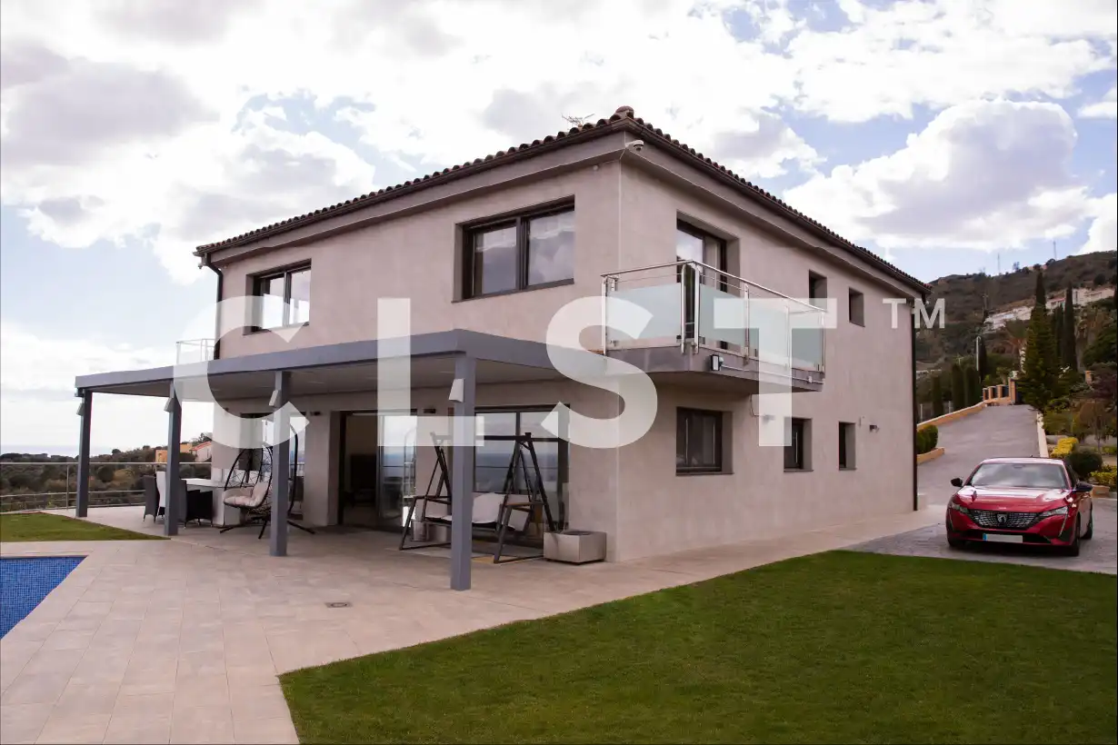 Vista exterior de Casa o xalet de lloguer en Alella amb Aire condicionat, Calefacció i Jardí privat