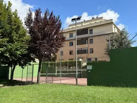 Vista exterior de Pis en venda en Ciudad Real Capital amb Aire condicionat, Piscina i Balcó
