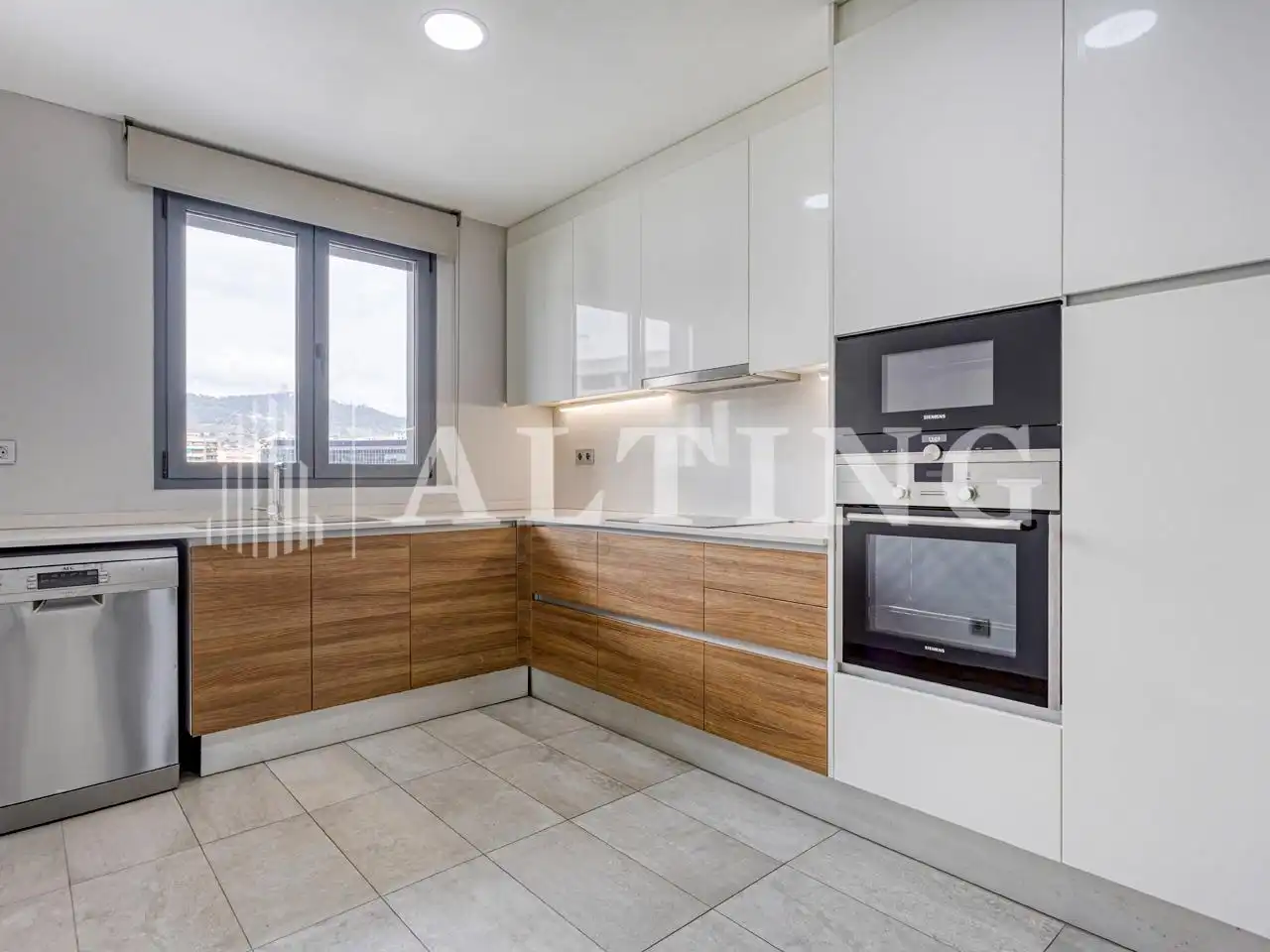 Küche von Wohnung zum Verkauf in Barcelona mit Parkett, Terrasse und Abstellraum