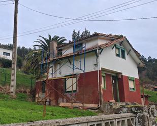 Vista exterior de Finca rústica en venda en Colunga amb Calefacció