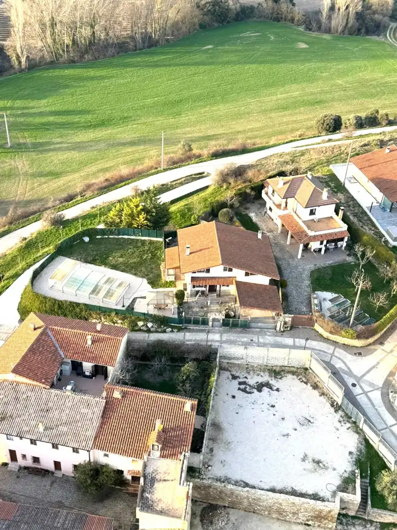 Vista exterior de Casa o chalet en venta en Olóriz / Oloritz con Aire acondicionado, Calefacción y Jardín privado
