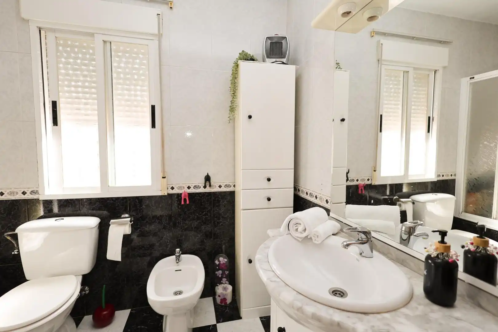 Baño de Casa adosada en venta en Cúllar Vega con Aire acondicionado y Amueblado