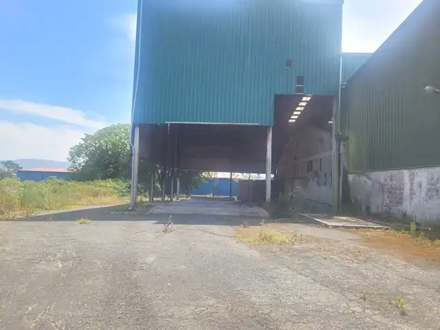 Vista exterior de Nave industrial en venta en Valdoviño