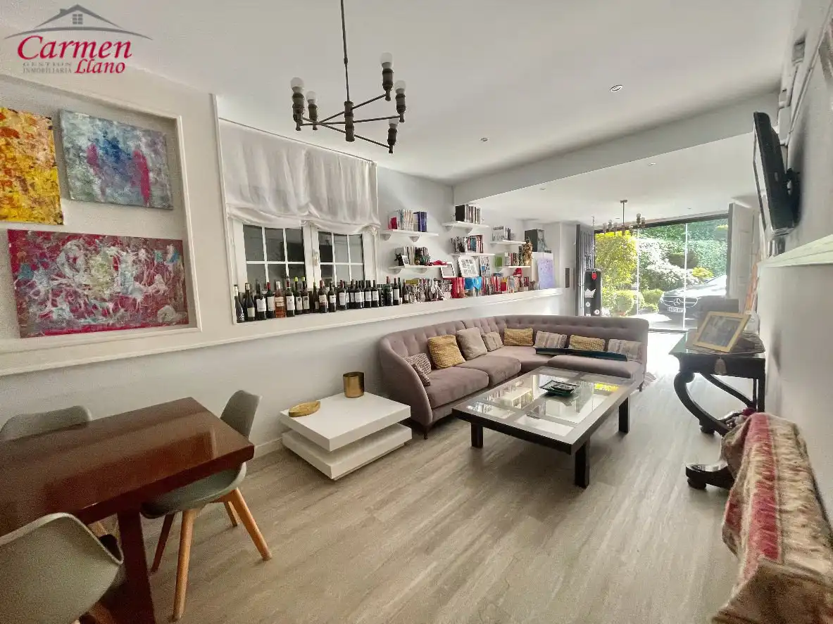 Sala d'estar de Casa o xalet en venda en Mungia amb Calefacció, Jardí privat i Terrassa