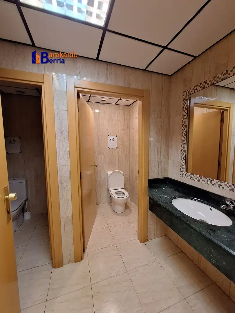 Baño de Oficina de alquiler en Leioa