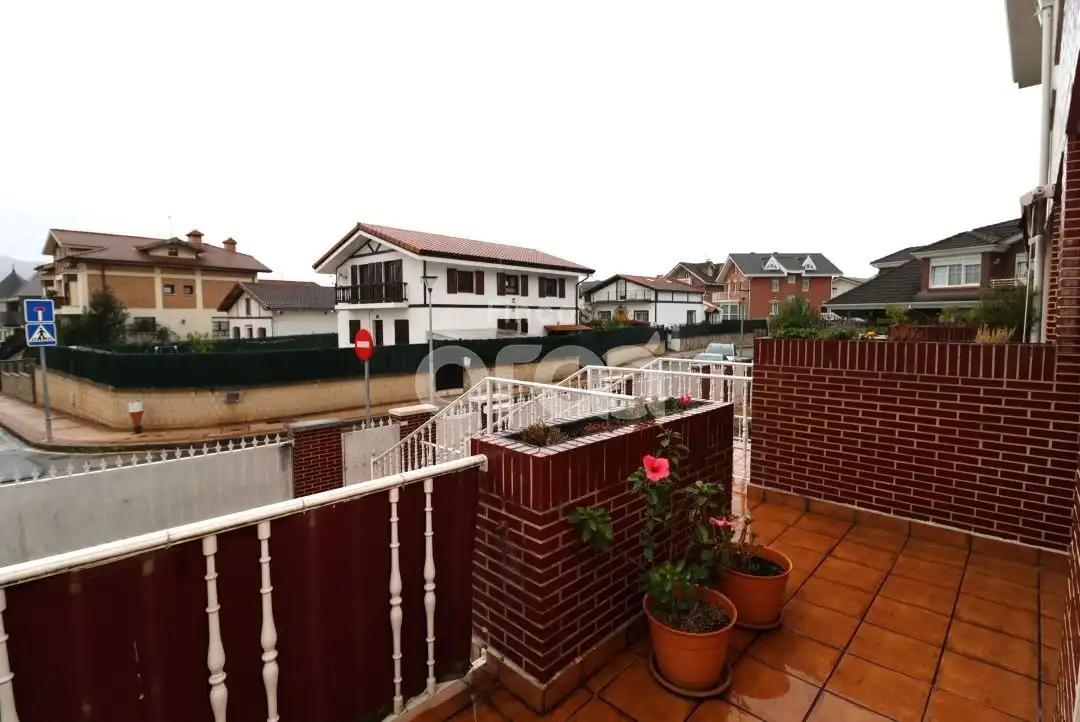 Terrassa de Casa adosada en venda en Abanto y Ciérvana-Abanto Zierbena amb Calefacció, Jardí privat i Terrassa