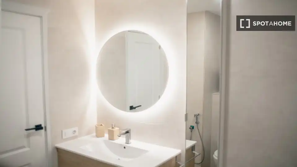 Bathroom of Apartments for share in Cubelles  with Air Conditioner, Terrace and Furnished
