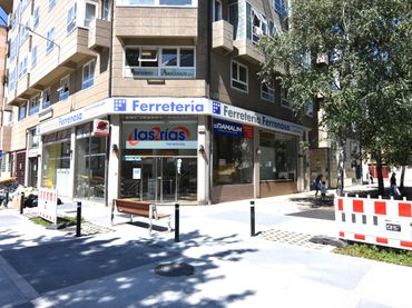 Locale commerciale in affitto a Plaza José González Dopeso 51