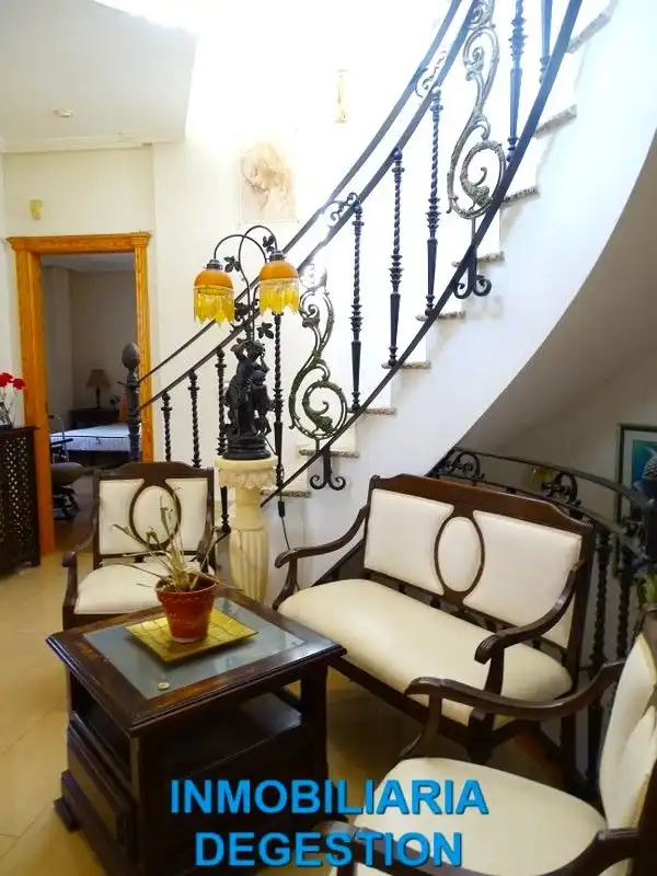 Casa o xalet en venda en Linares amb Aire condicionat, Calefacció i Jardí privat