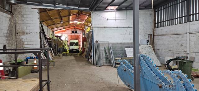 Nave industrial en Venta en La Banda - Campo de Fútbol