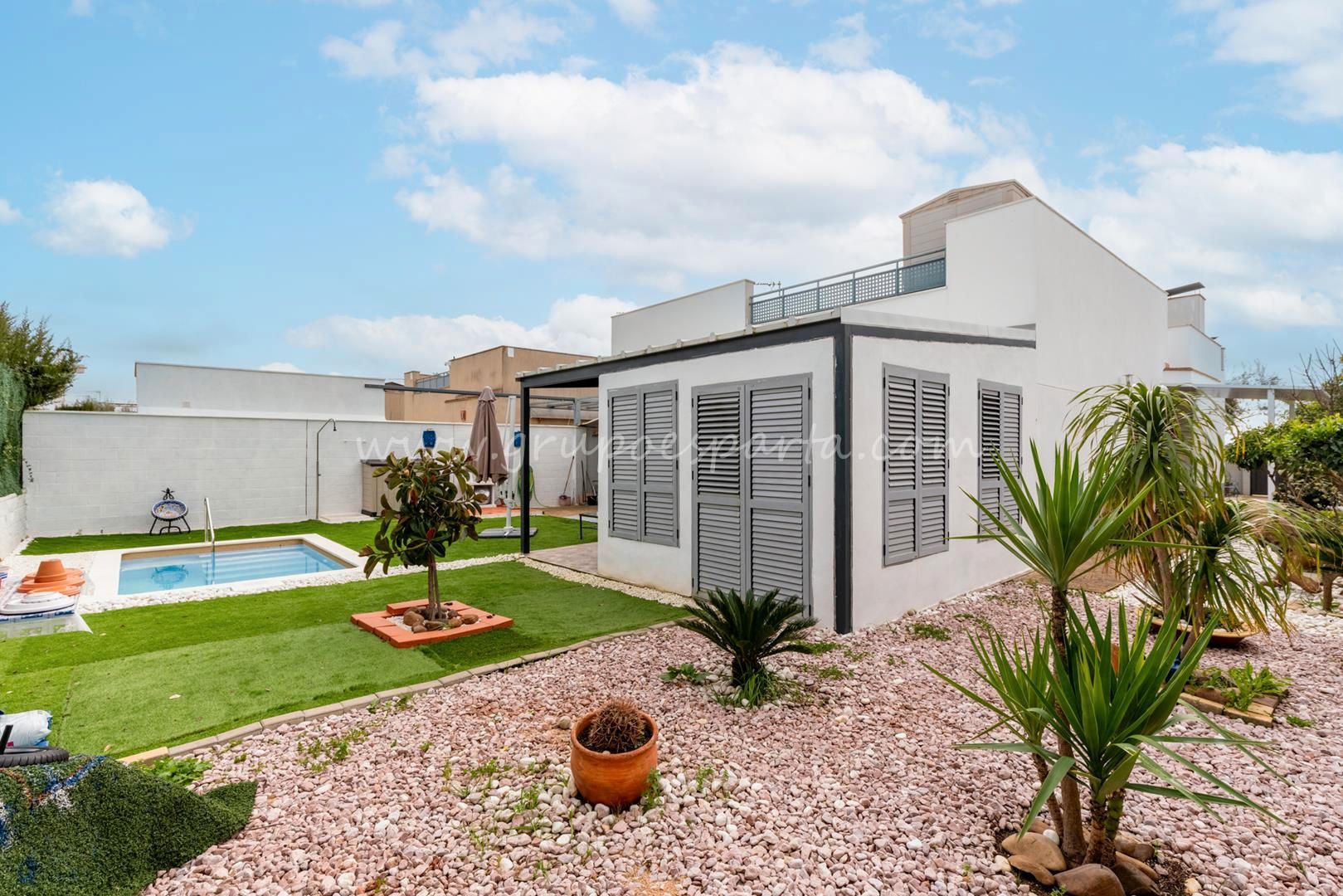 Vista exterior de Casa o chalet en venta en Espartinas con Aire acondicionado, Jardín privado y Terraza