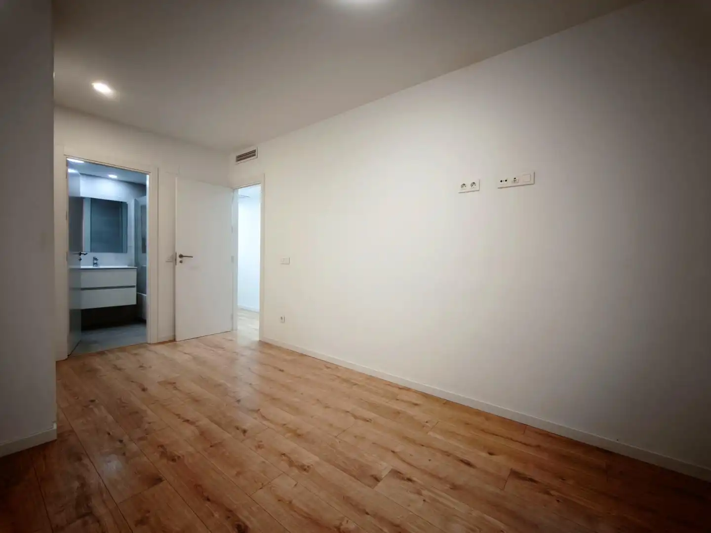 Habitación de Piso de alquiler en Valencia con Aire acondicionado, Calefacción y Parquet
