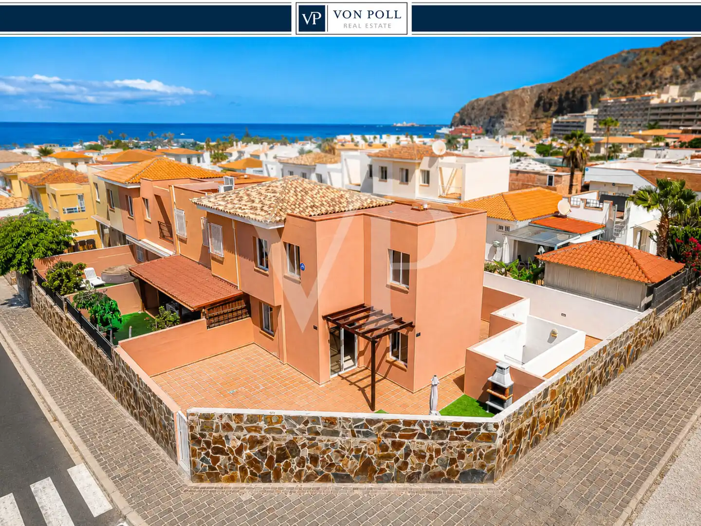 Vista exterior de Casa adosada en venta en Arona con Terraza y Piscina comunitaria