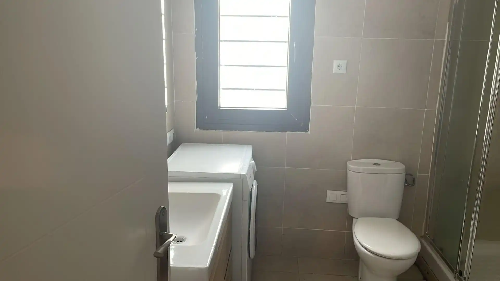 Badezimmer von Haus oder Chalet zum Verkauf in Algeciras mit Klimaanlage, Heizung und Privatgarten