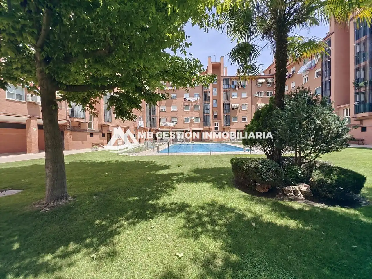 Vista exterior de Piso en venta en Fuenlabrada con Aire acondicionado, Calefacción y Jardín privado