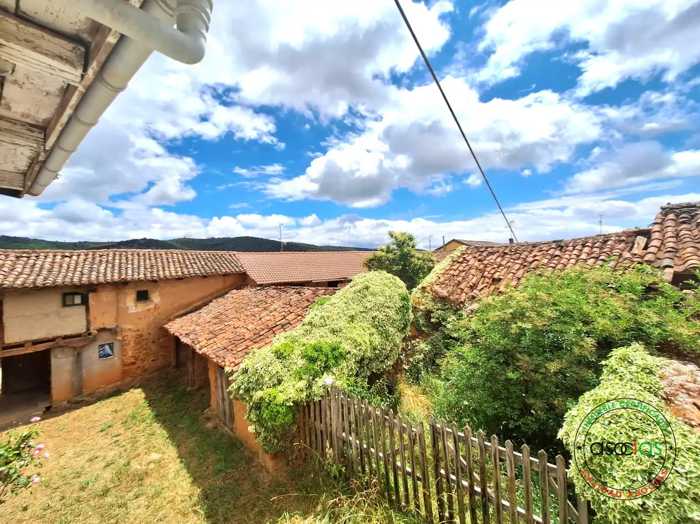 Vista exterior de Casa o xalet en venda en Santa Colomba de Curueño amb Jardí privat