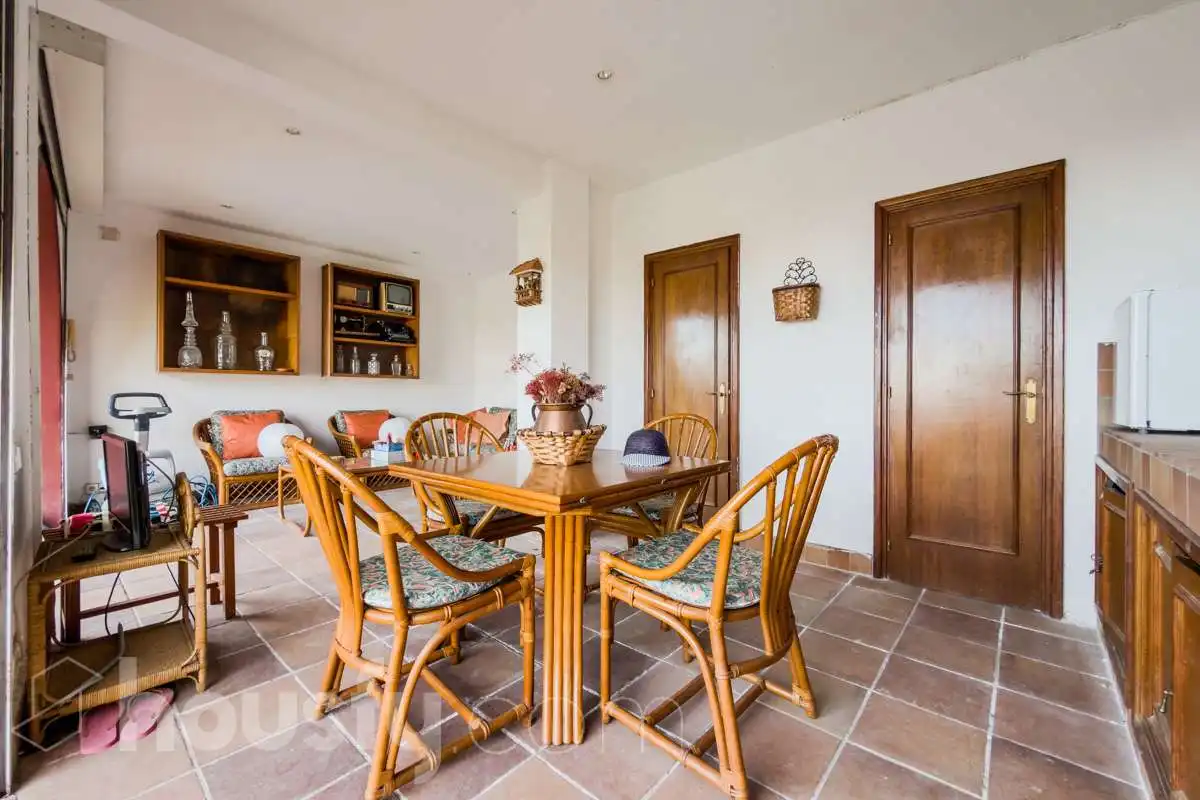 Menjador de Casa o xalet en venda en Barcelona amb Aire condicionat, Calefacció i Jardí privat