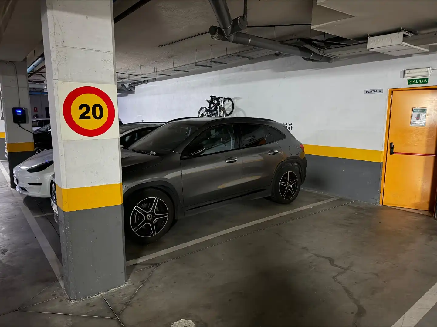 Parking of Flat for sale in Pinto  with Air Conditioner, Terrace and Swimming Pool