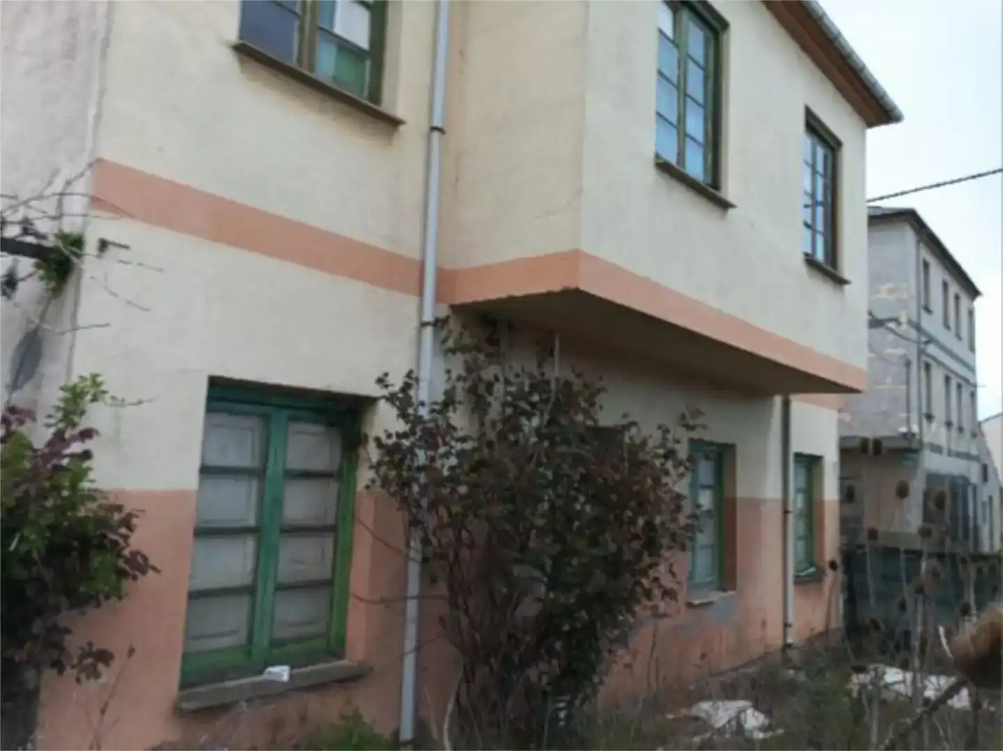 Vista exterior de Pis en venda en Ponferrada amb Jardí privat