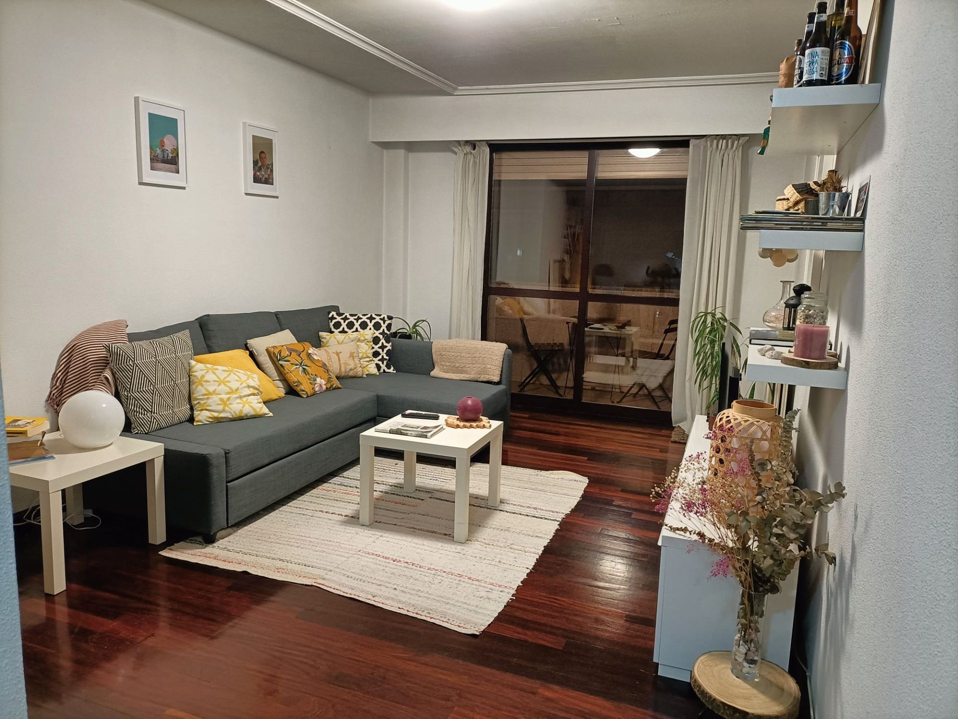 Living room of Flat for rent in Ourense Capital   with Heating, Parquet flooring and Furnished
