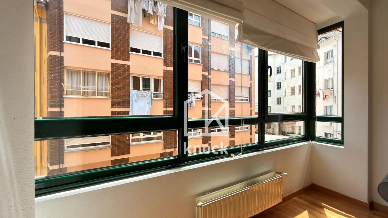 Vista exterior de Piso en venta en Oviedo  con Calefacción