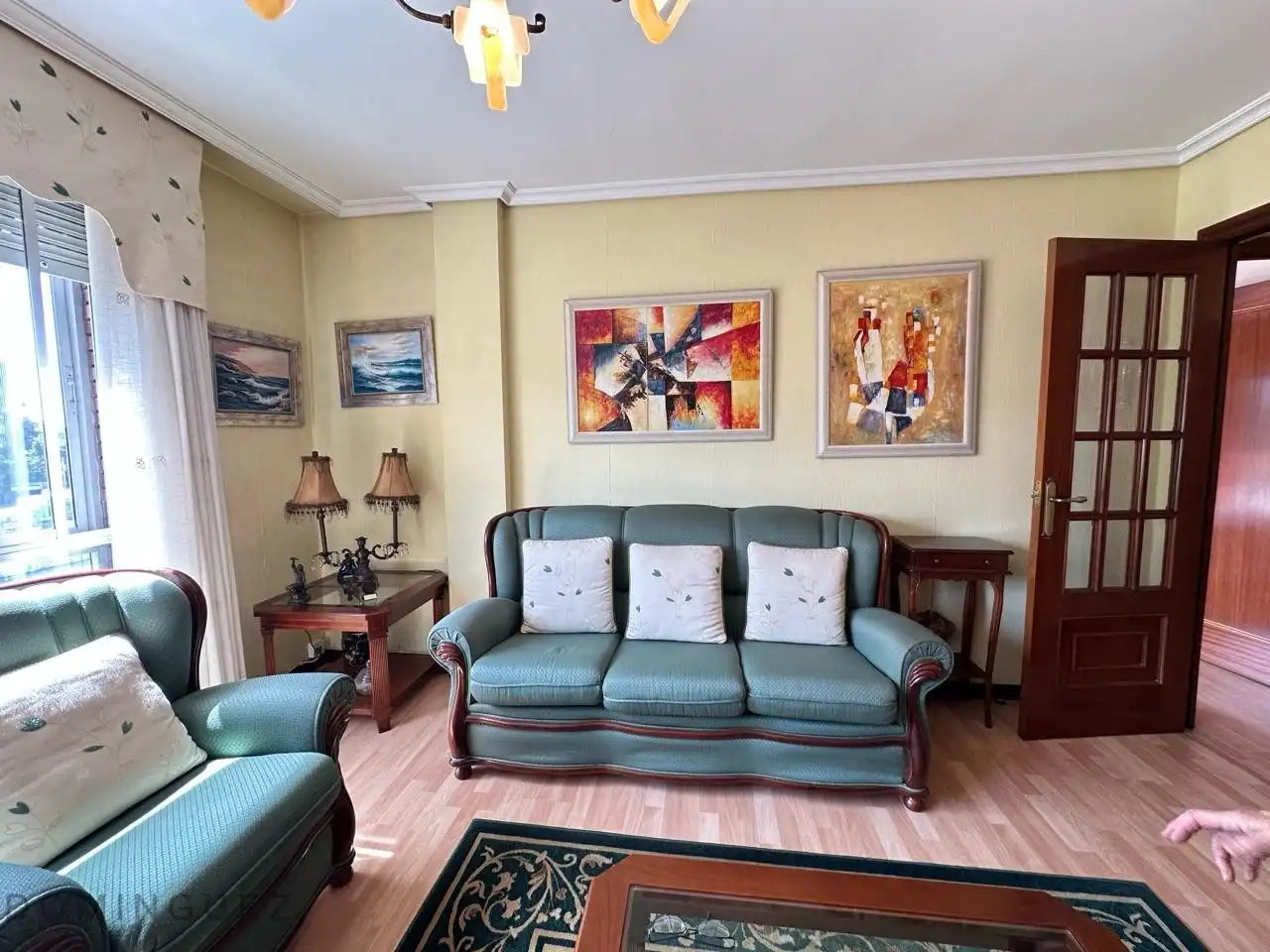 Sala d'estar de Apartament de lloguer en Vigo  amb Calefacció i Moblat